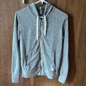 Vuori like new jogger set grey